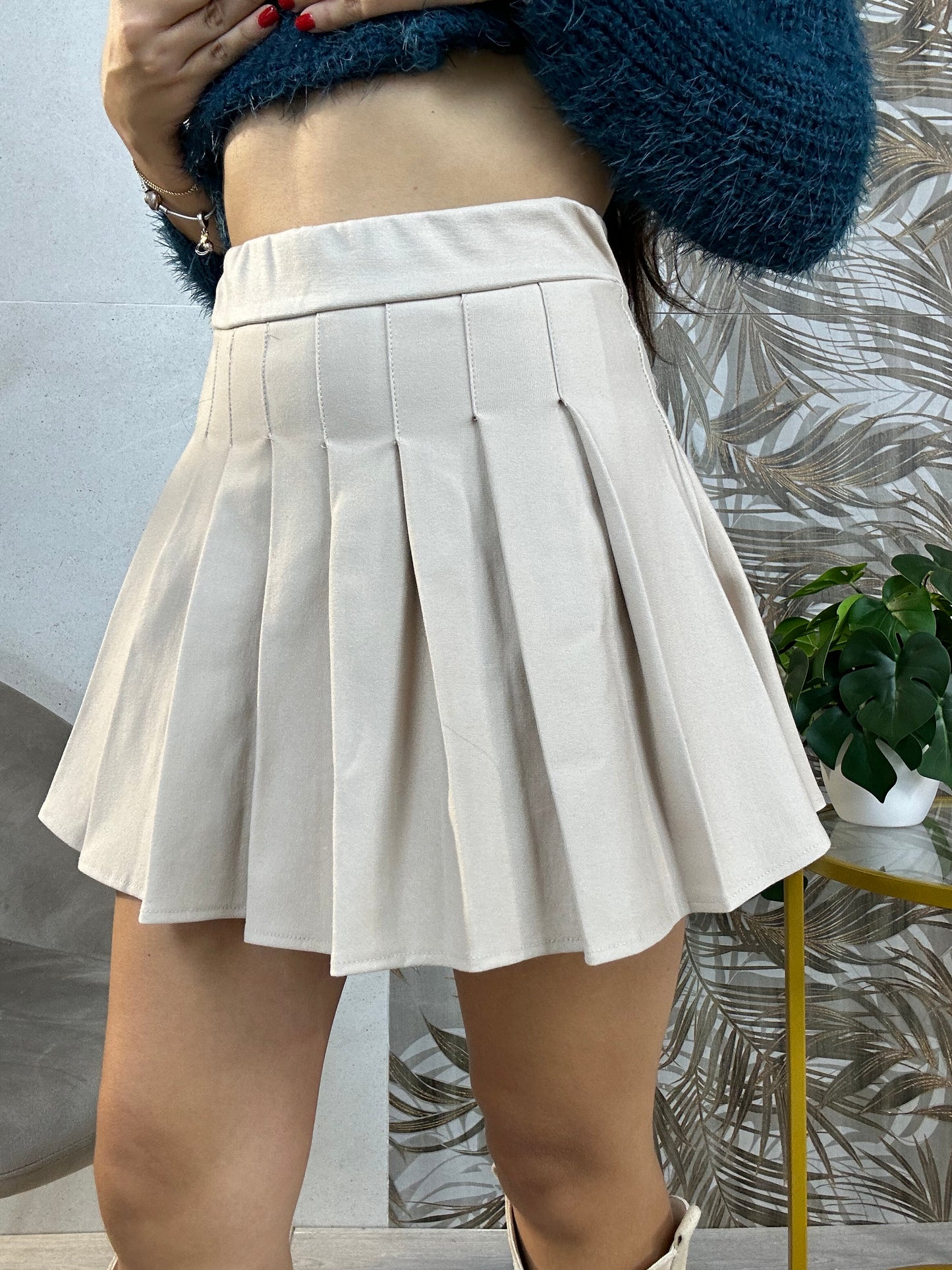 Gonna pantaloncino a pieghe beige chiaro