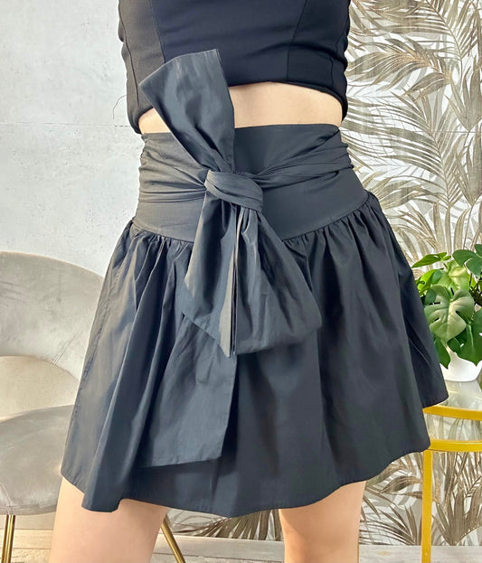 Gonna pantaloncino con fiocco nera