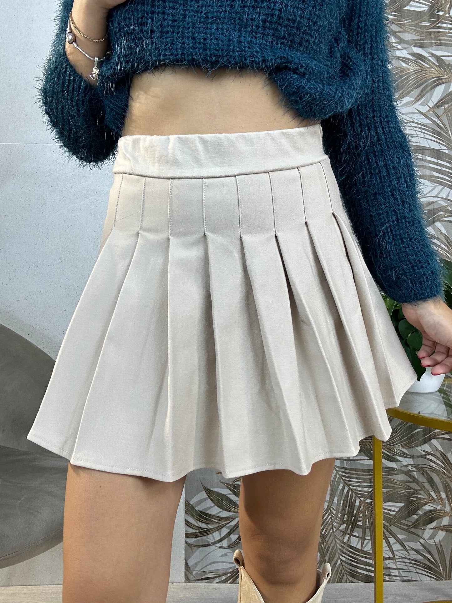 Gonna pantaloncino a pieghe beige chiaro